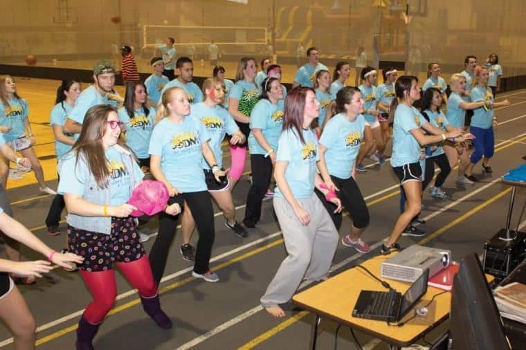 Student+organizations+join+in+the+Heskett+Center+last+Saturday+to+participate+in+a+24+hour+dance+marathon+and+other+activities.%0A