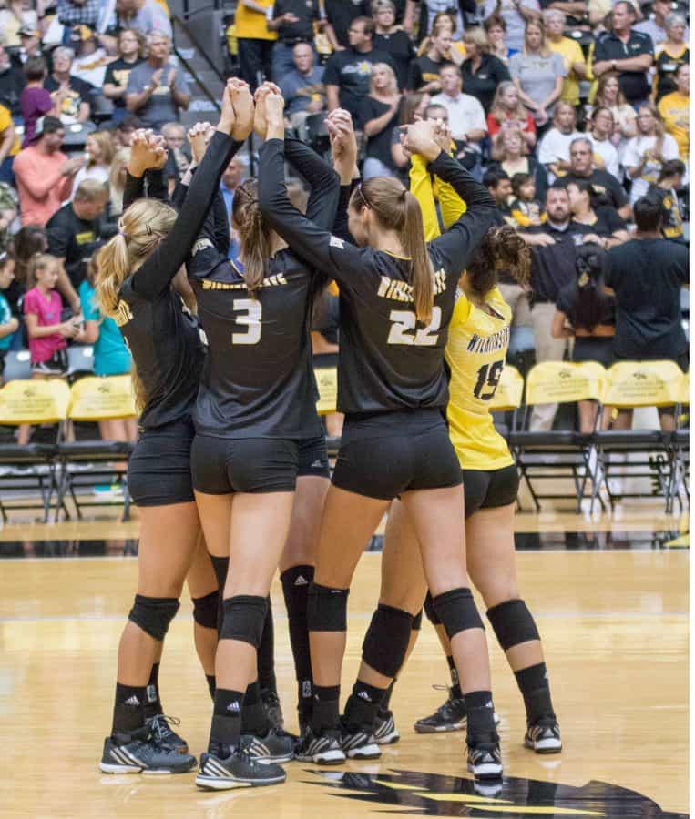 Wichita+State+volleyball+team+comes+together+before+the+game+with+the+Cincinatti+Bearcats.+The+WSU+hosted+the+Shocker+volleyball+classic+on+Sept.+2%2C+2016.