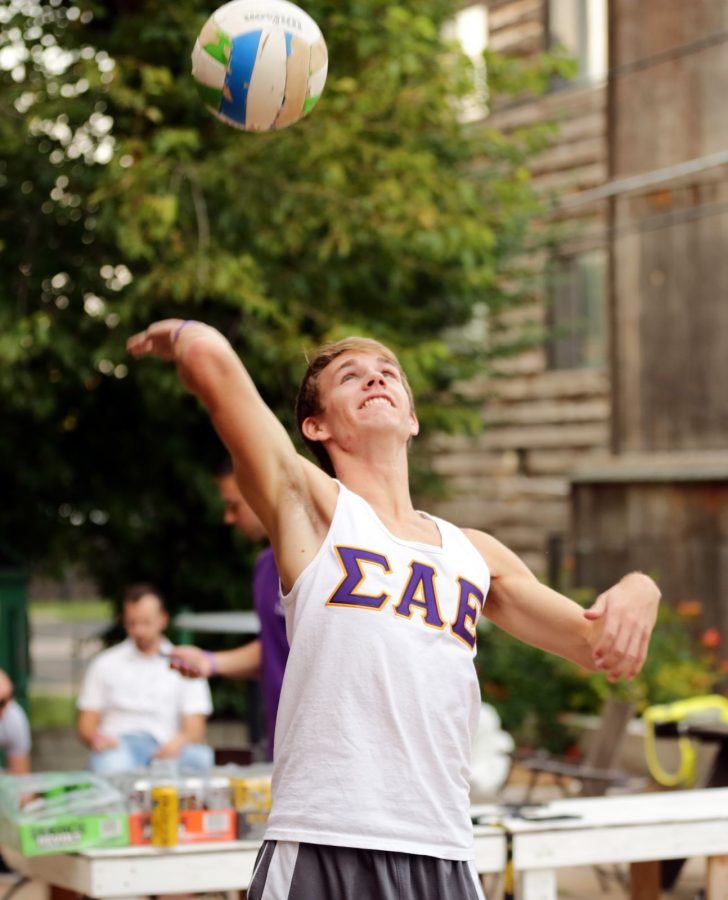 Sigma Alpha Epsilon hosts volleyball nights, invites other Greek organizations