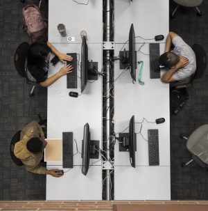 Students use computers in Ablah Library. (File photo)