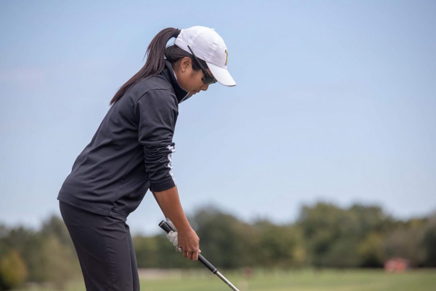 Wichita States Gavrilla Arya lines up for a shot on the course during practice on Oct. 11, 2018.
