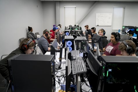 Thousands turn out for eSports convention