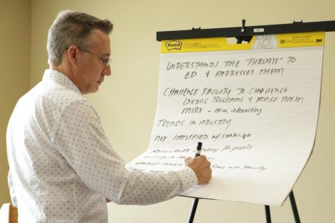 Faculty lead public input at forum on presidential search