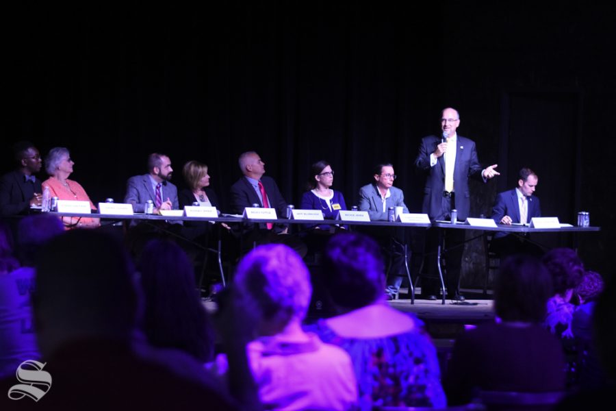 Mayoral candidate Jeff Longwell speaks at the fine arts forum at The Wave on October 1.