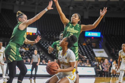 USF snaps WSU’s 3-game winning streak