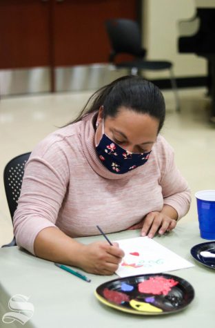 Alicia Sanchez paints a skull. She says that she decided to host a Day of the Dead themed Final Friday instead of a Halloween one since it is the ODI’s mission to showcase different cultures.