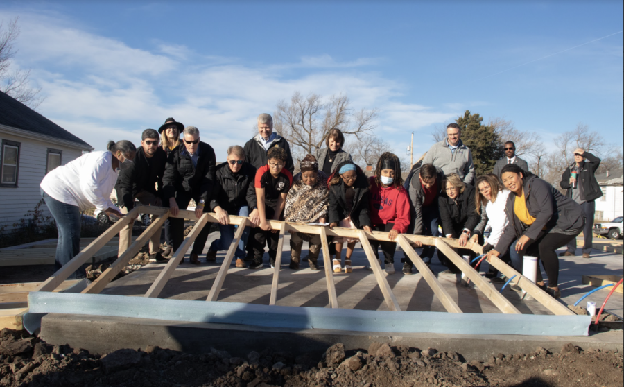 Everyone+helps+raise+the+first+wall+at+the+wall+raising+ceremony+hosted+by+Wichita+Habitat+for+Humanity+and+Wichita+State+University+on+Dec.+1.