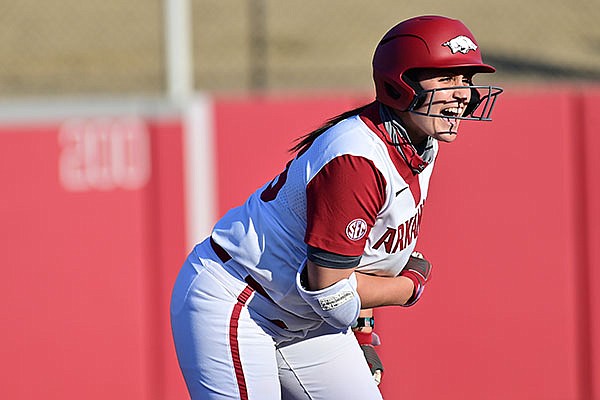 Arkansas softball transfer commits to WSU