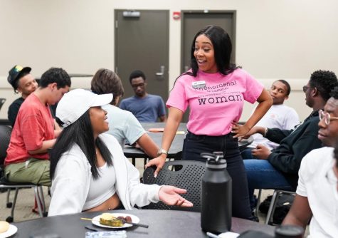 Alexus Scott, Student Diversity Program Coordinator for the ODI, interacts with students during the Men of Excellence and Phenomenal Women Meet & Greet event on Aug. 25 in the RSC.
