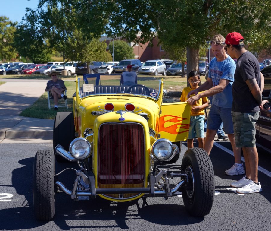 People discusses about the car at Show N’ Shine car show in parking Lot 1 between Hillside Avenue and the Duerksen Fine Arts Center on Sunday, Sept. 25.