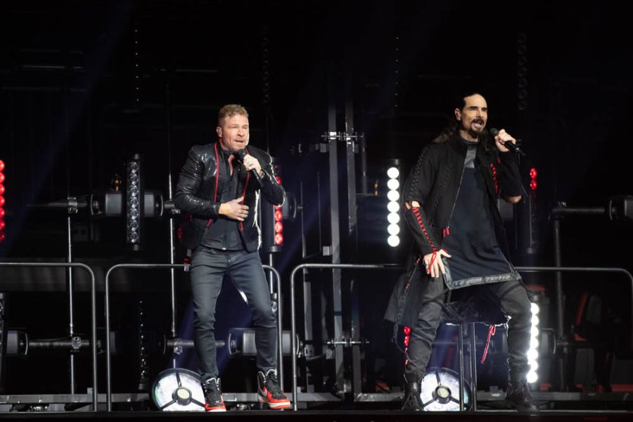 Brian Littrell and Kevin Richardson belt Everybody during the DNA World Tour.