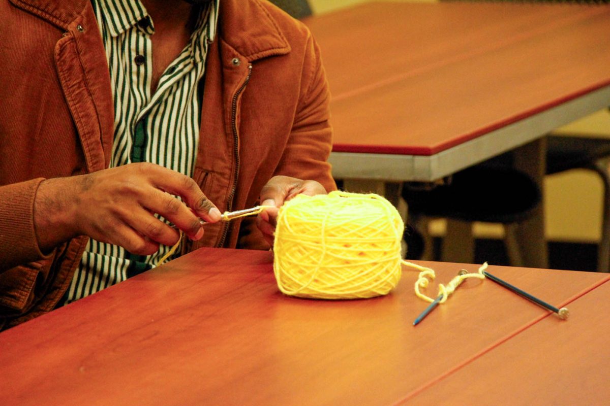 Dimitri Seneviratne starts crocheting a simple rope. Seneviratne joined the club to invest more time in his hobby of crochet. (Photo by Kaitlynn Peres / The Sunflower)