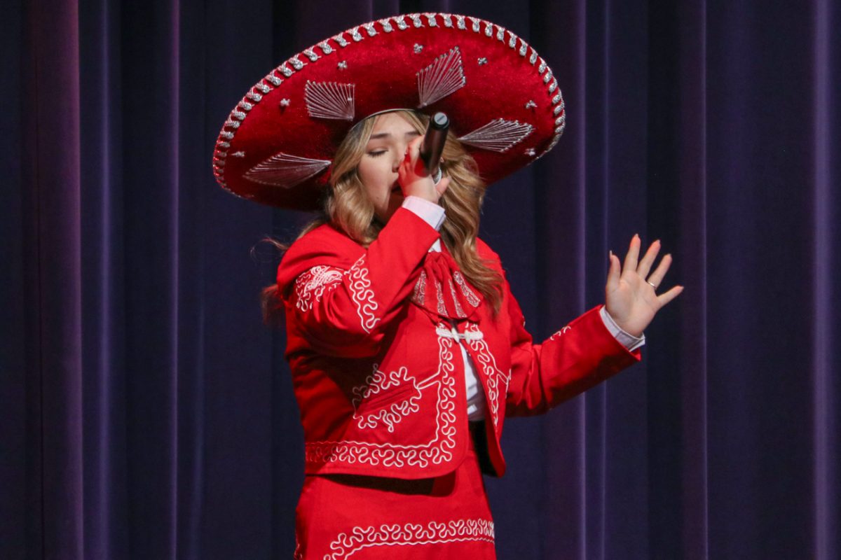 Professional singer Christy Ramirez sings for Nuestra Cultura. Ramirez sang "Nunca Es Suficiente"
by Los Ángeles Azules for one of her three songs.