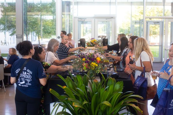 WSU alums enjoy food and drinks at the Back to School Bash on Sept. 17. Alums were offered food and drinks, a cash bar, live music, giveways, and a presentation from a panel of other alums.