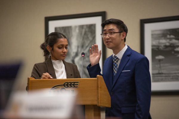 Sen. Matthew Phan is sworn in as speaker of the Student Senate for the 69th student government session by Student Body Vice President and Senate President Anoushka Raju. Phan also served as the speaker for the 68th session.